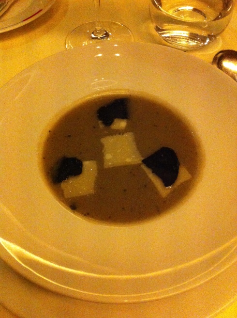 Soupe d'artichaud à la truffe noire